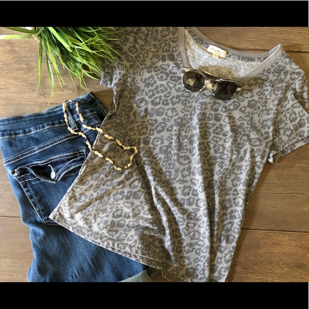 3/$15 Women’s Gray T-Shirt